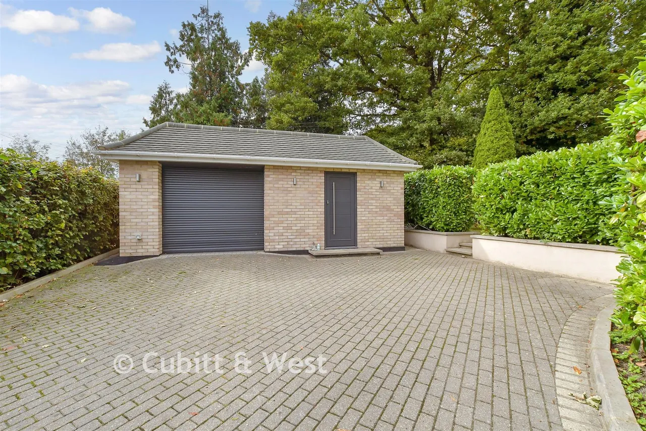 Snow Hill, Copthorne, RH10, photo 22