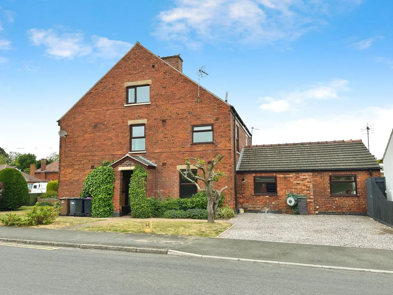 3 bed house for sale, Lincoln Road, North Hykeham, LN6