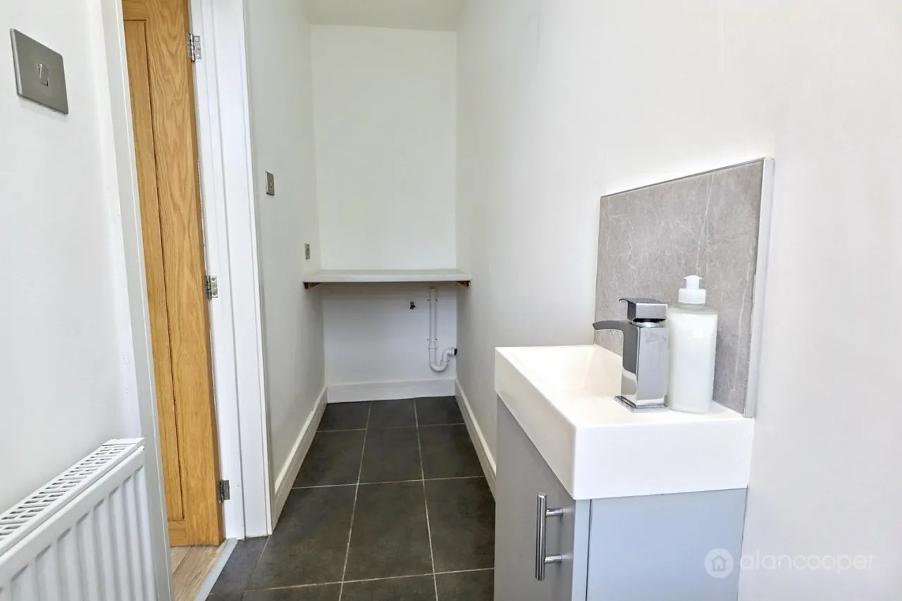 Nuneaton Road, Bulkington, CV12, photo 10