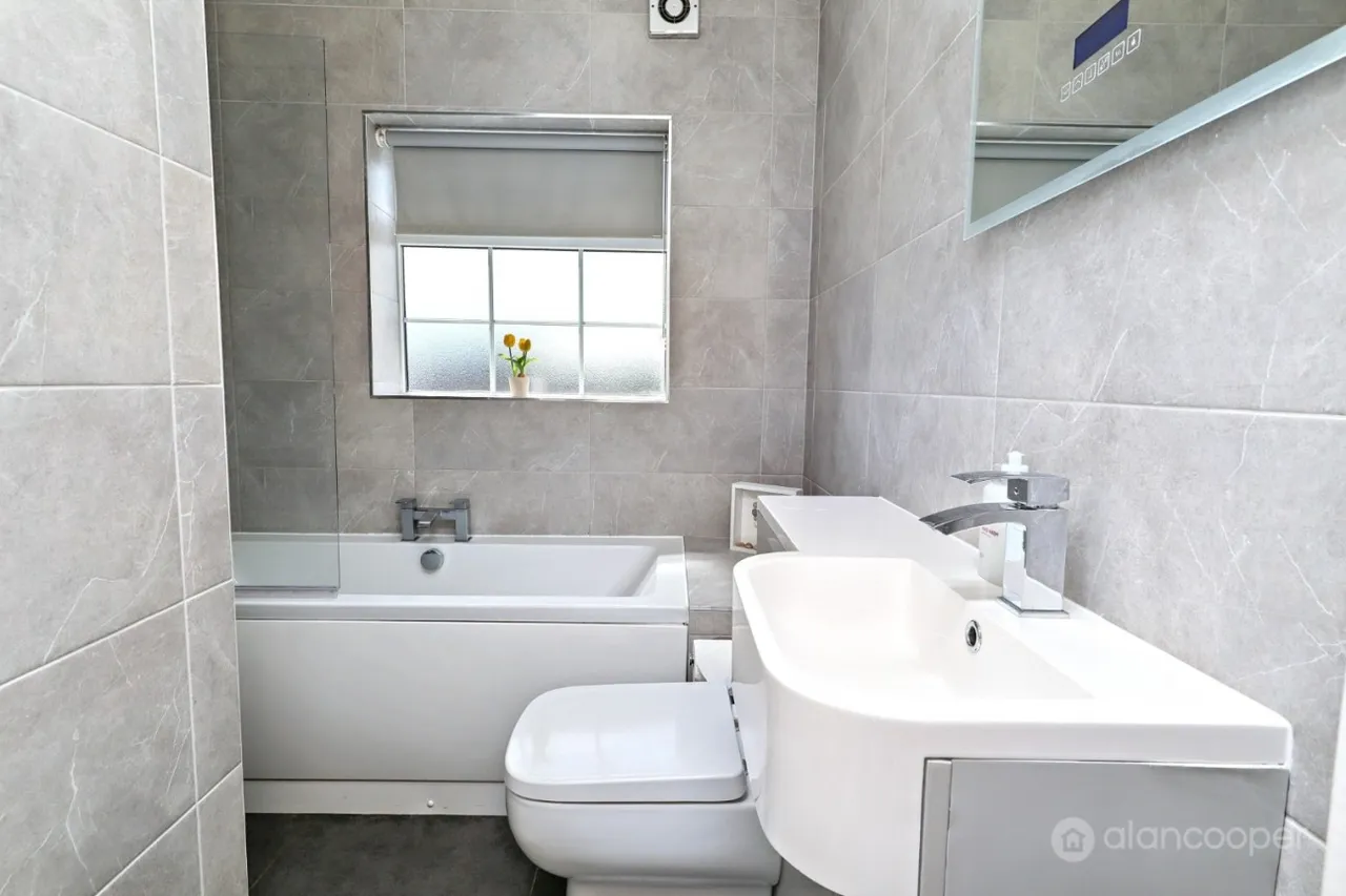 Nuneaton Road, Bulkington, CV12, photo 19