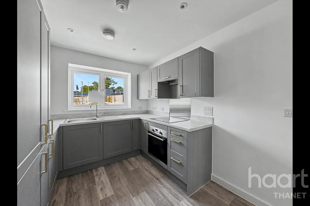 Birchwood Grove, Margate, CT9, photo 3