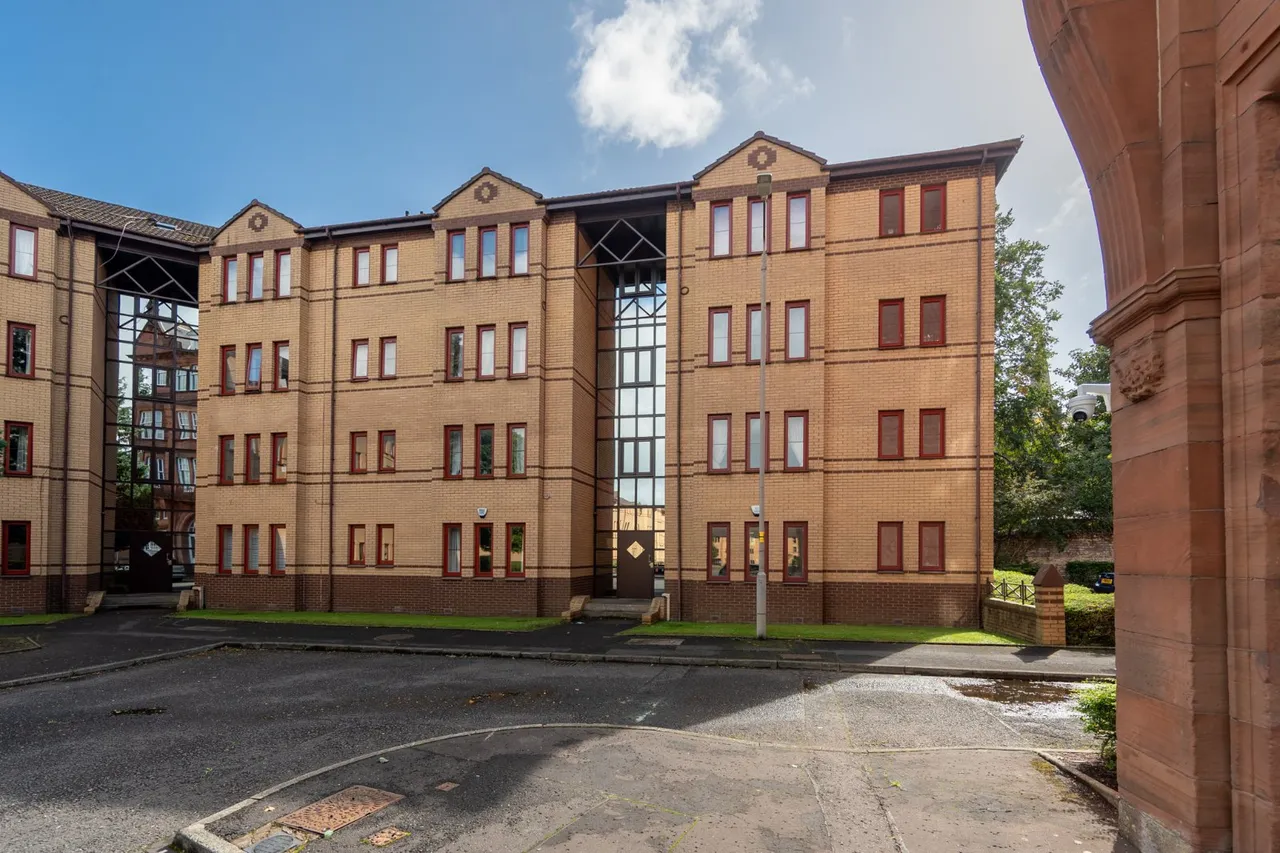 2 bed flat to rent, Herbert Street, Glasgow, G20
