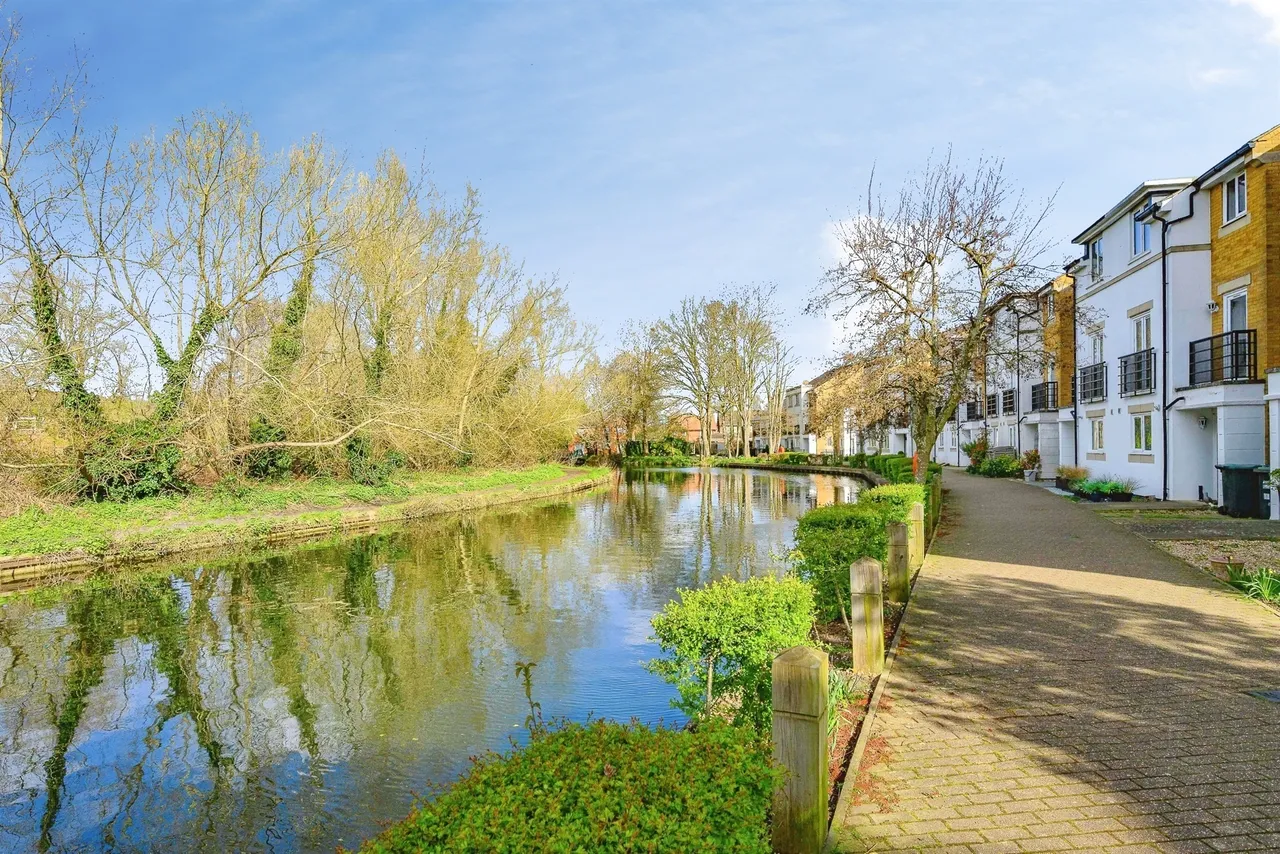 Ovaltine Drive, Kings Langley, WD4, photo 12