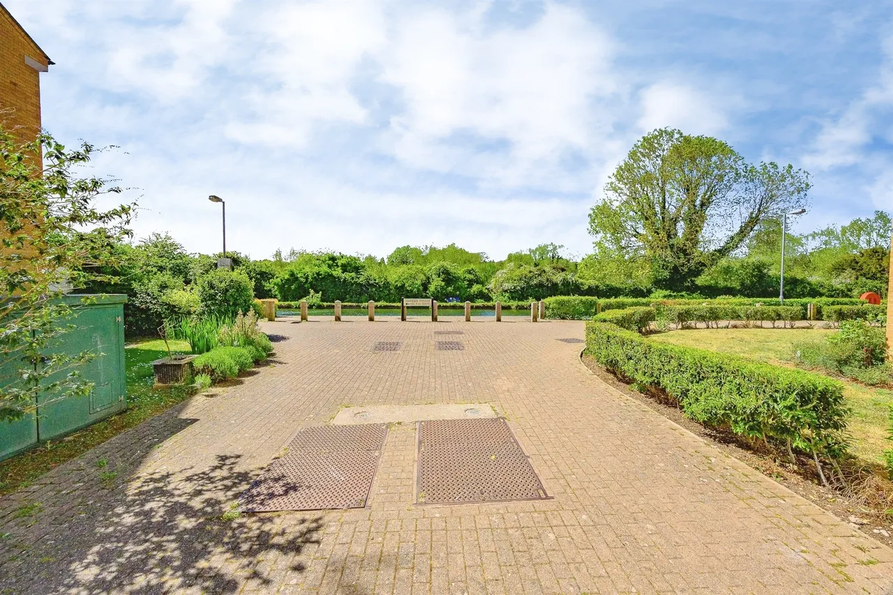 Ovaltine Drive, Kings Langley, WD4, photo 13