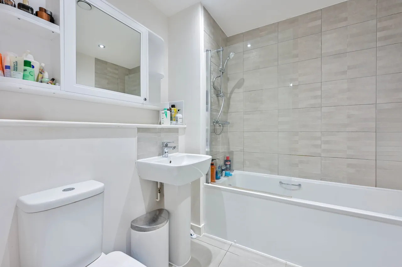 Flat 6, Grassholme House, New Malden, photo 8