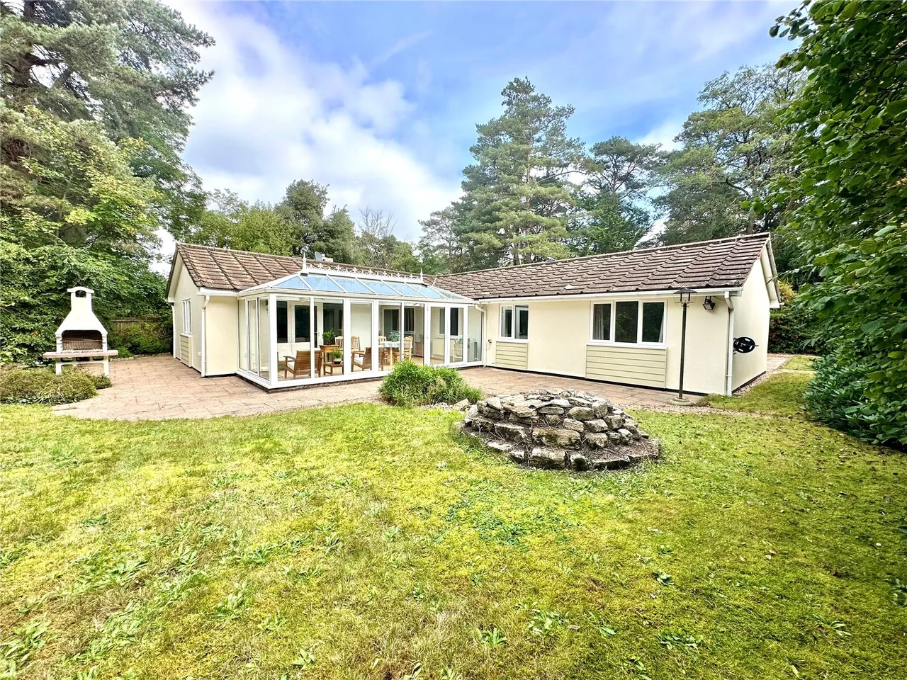 5 bed house for sale — Ashley Drive North, Ashley Heath, Ringwood, Hants, BH24 2JL