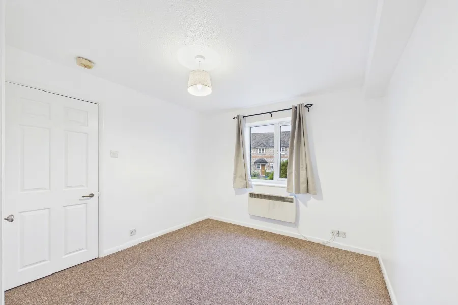 Laird Court, Bagshot, GU19, photo 5