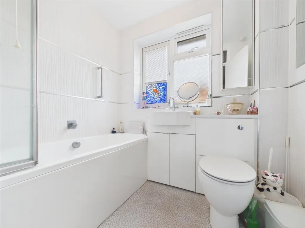 Tamar Close, Hawkslade, photo 7