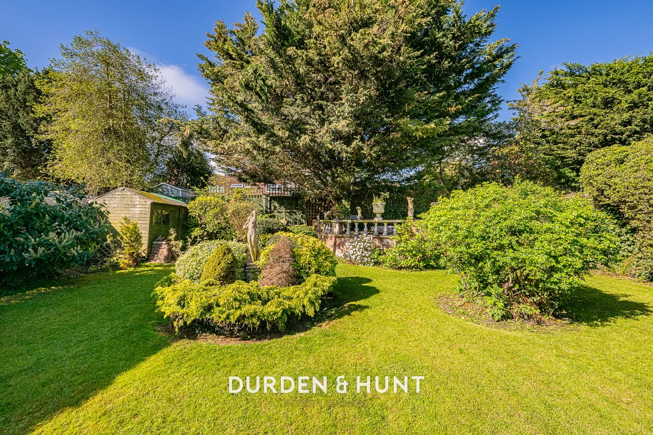 Grove Lane, Chigwell, IG7, photo 32