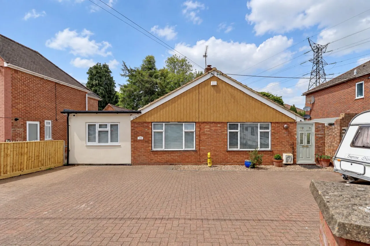 3 bed house for sale, Rutland Avenue, High Wycombe, HP12