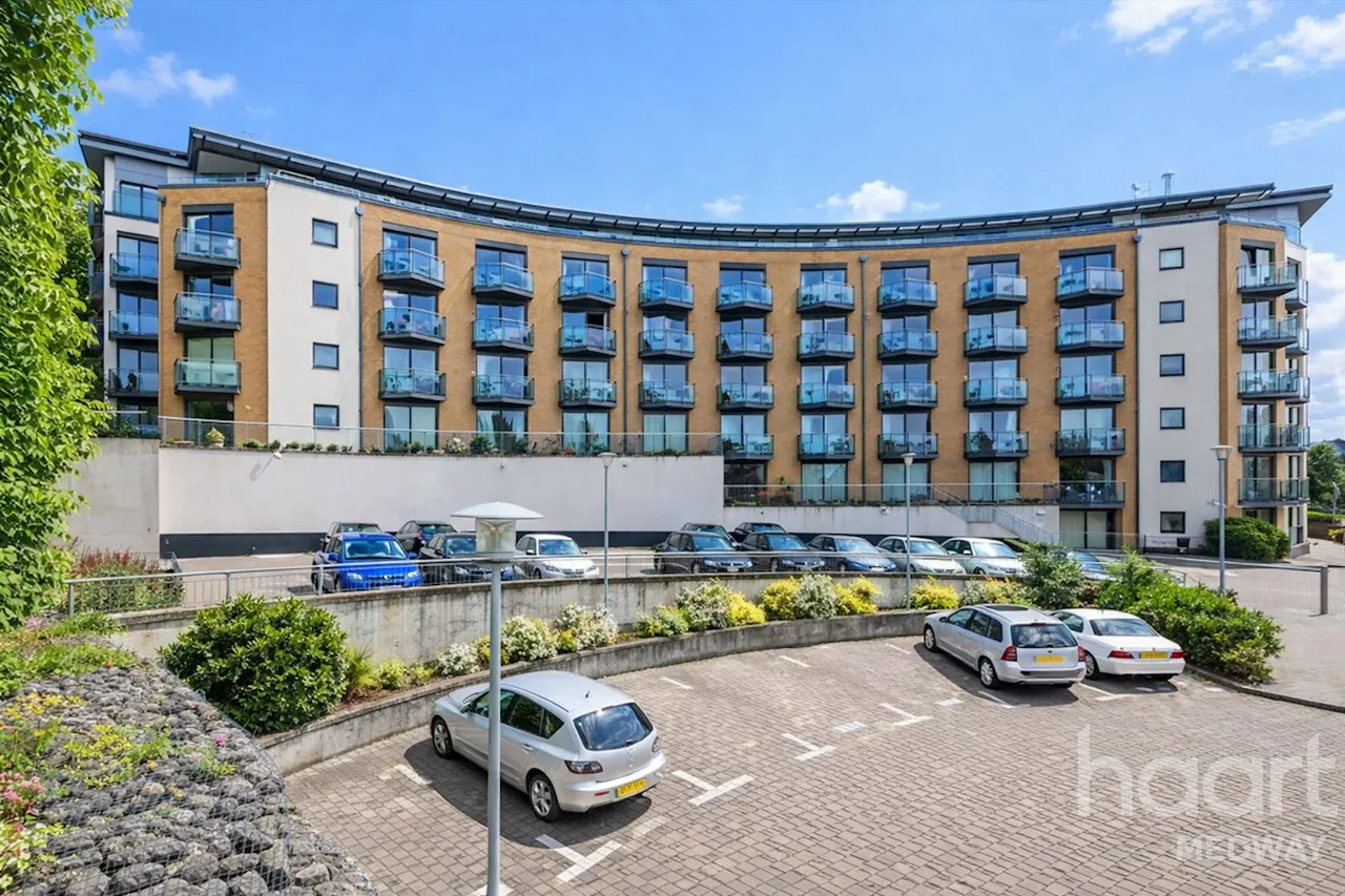 1 bed flat for sale, Barrier Road, chatham, ME4