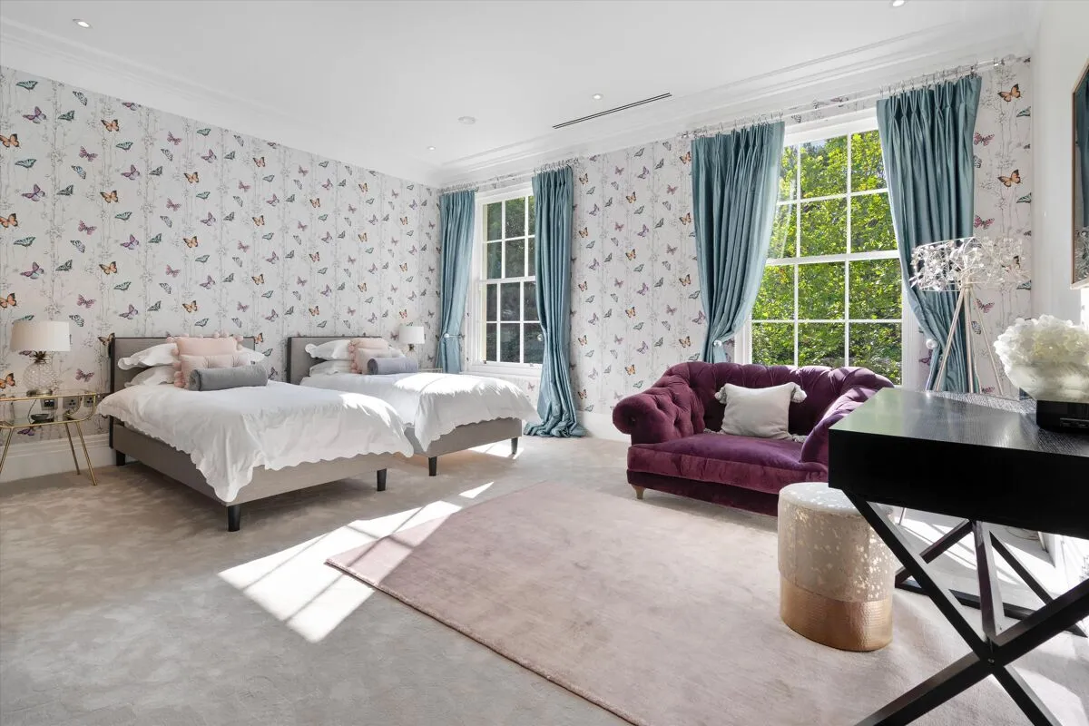Old Avenue, St George's Hill, KT13, photo 21