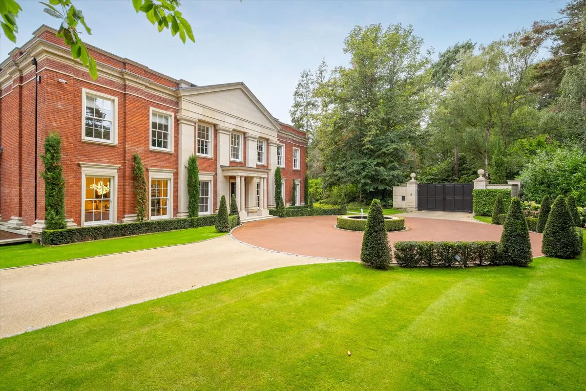 Old Avenue, St George's Hill, KT13, photo 28