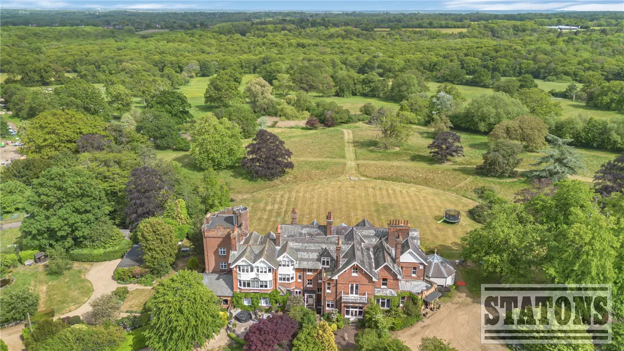 Robins Nest Hill, Little Berkhamsted, Hertfordshire, SG13 8LS, photo 38