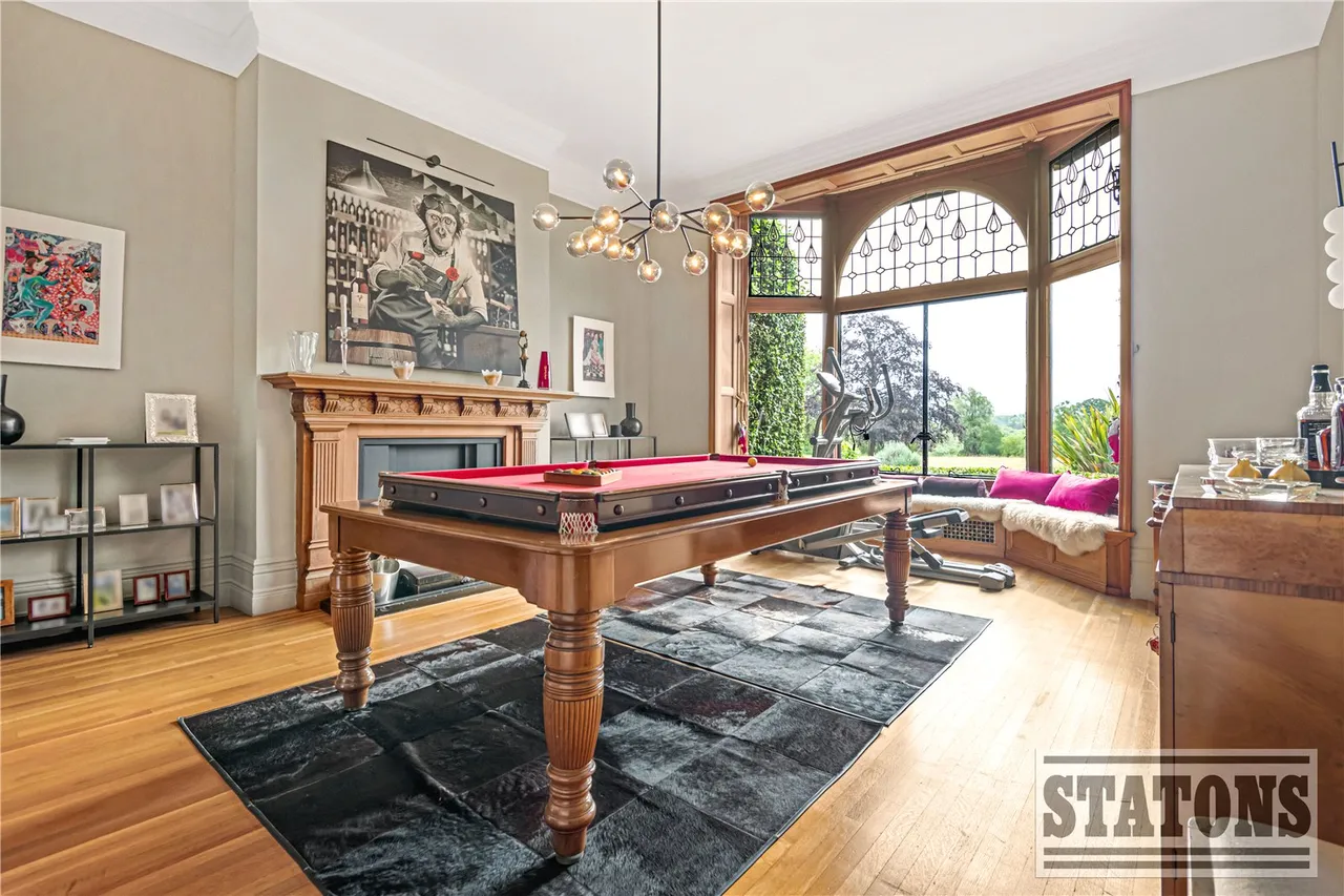 Robins Nest Hill, Little Berkhamsted, Hertfordshire, SG13 8LS, photo 9
