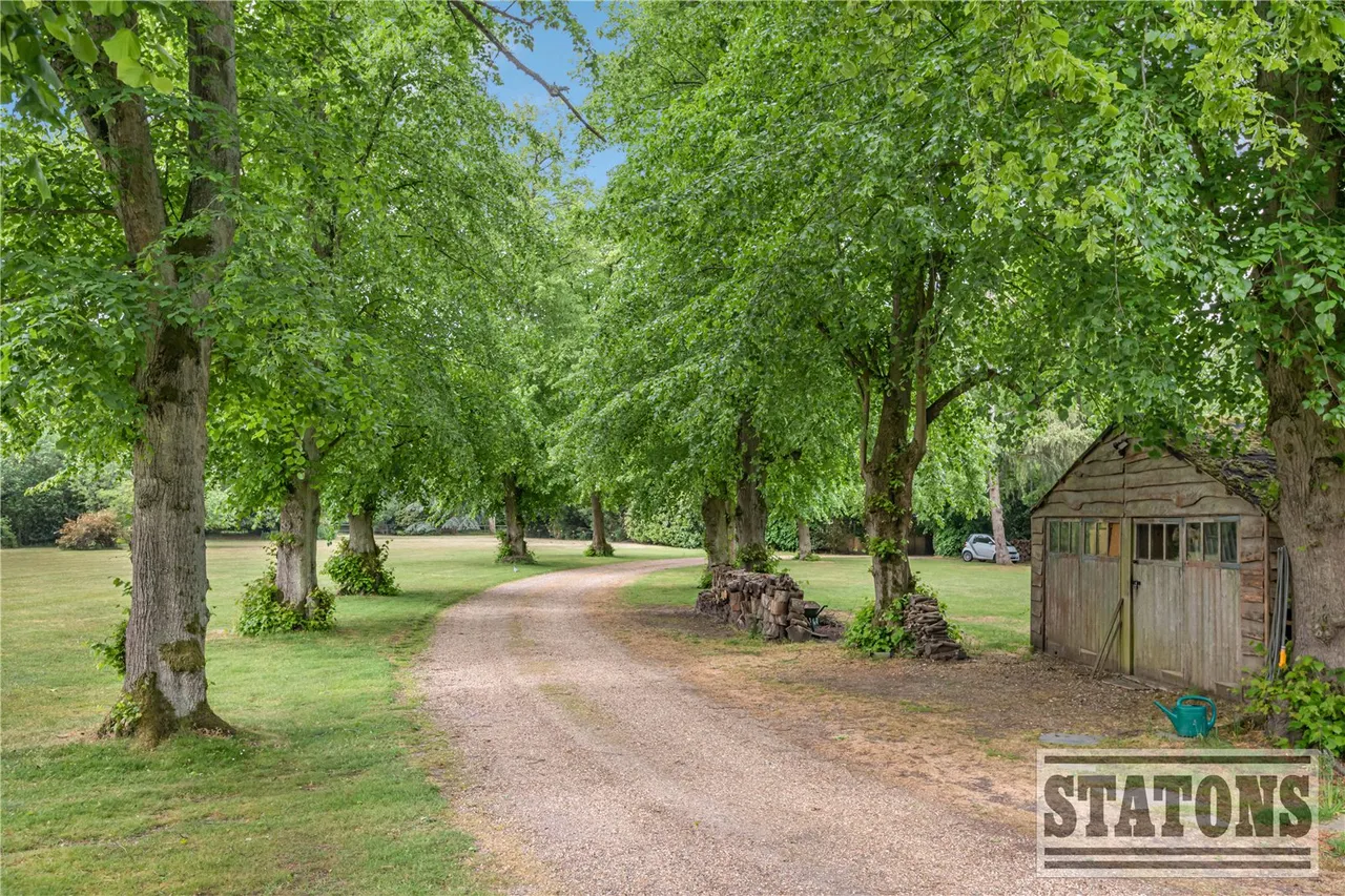 Robins Nest Hill, Little Berkhamsted, Hertfordshire, SG13 8LS, photo 4