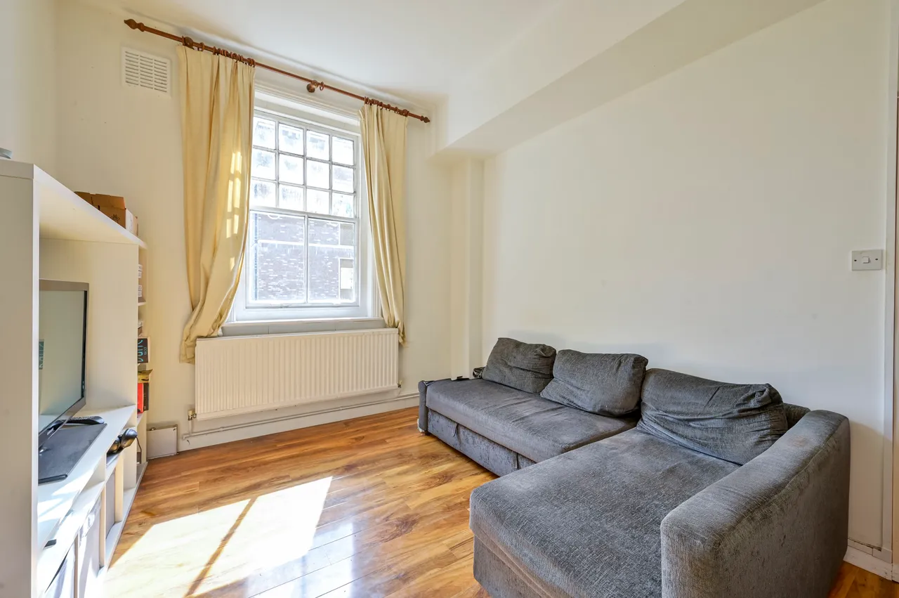 London, SW18, photo 2