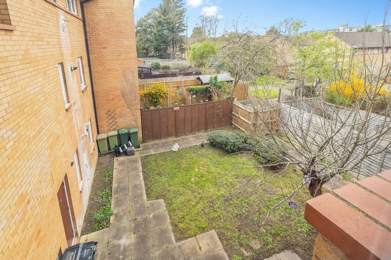 Larwood Place, Oldbrook, Milton Keynes, Buckinghamshire, MK6, photo 17