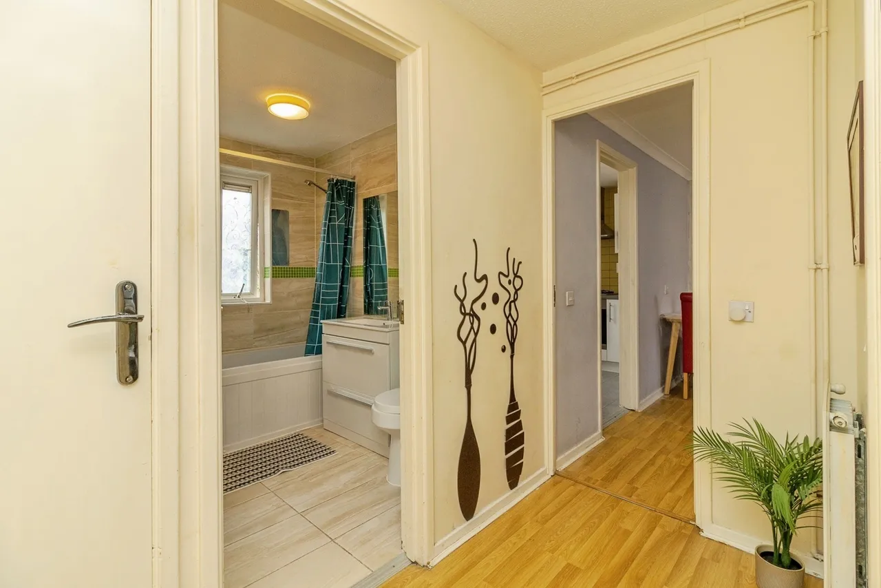 Larwood Place, Oldbrook, Milton Keynes, Buckinghamshire, MK6, photo 4