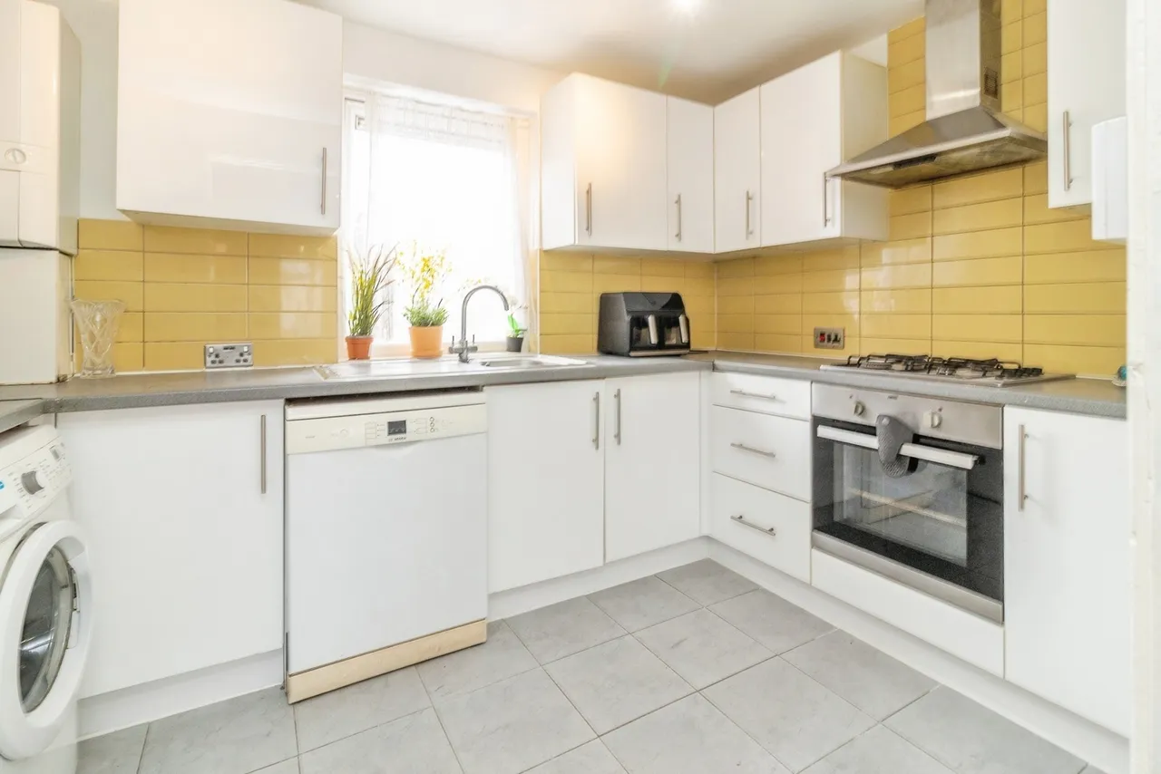 Larwood Place, Oldbrook, Milton Keynes, Buckinghamshire, MK6, photo 6