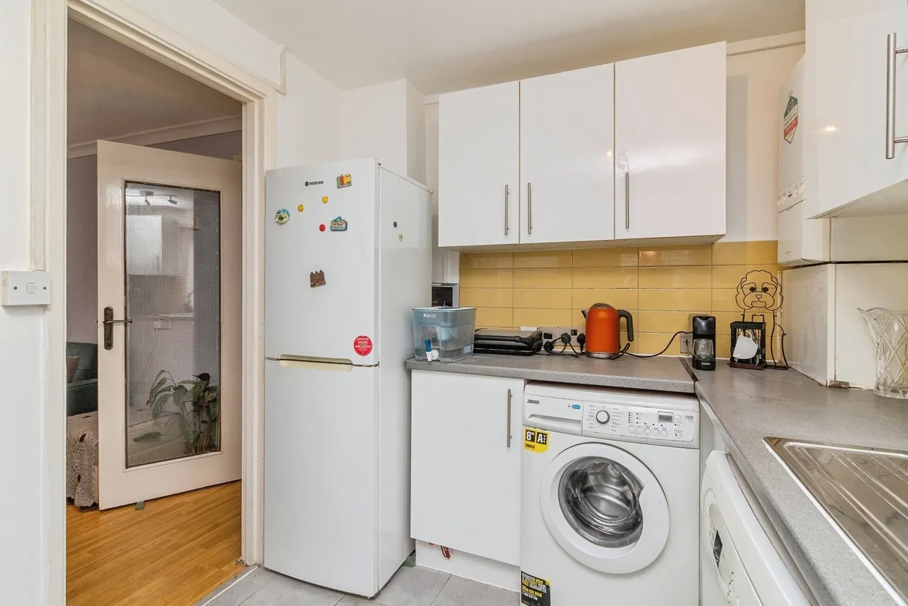 Larwood Place, Oldbrook, Milton Keynes, Buckinghamshire, MK6, photo 11