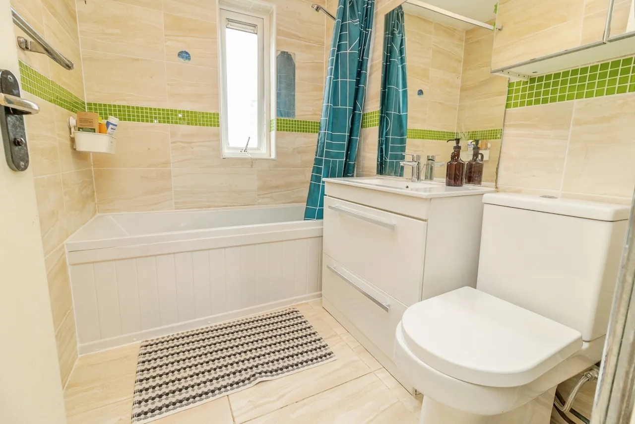 Larwood Place, Oldbrook, Milton Keynes, Buckinghamshire, MK6, photo 16