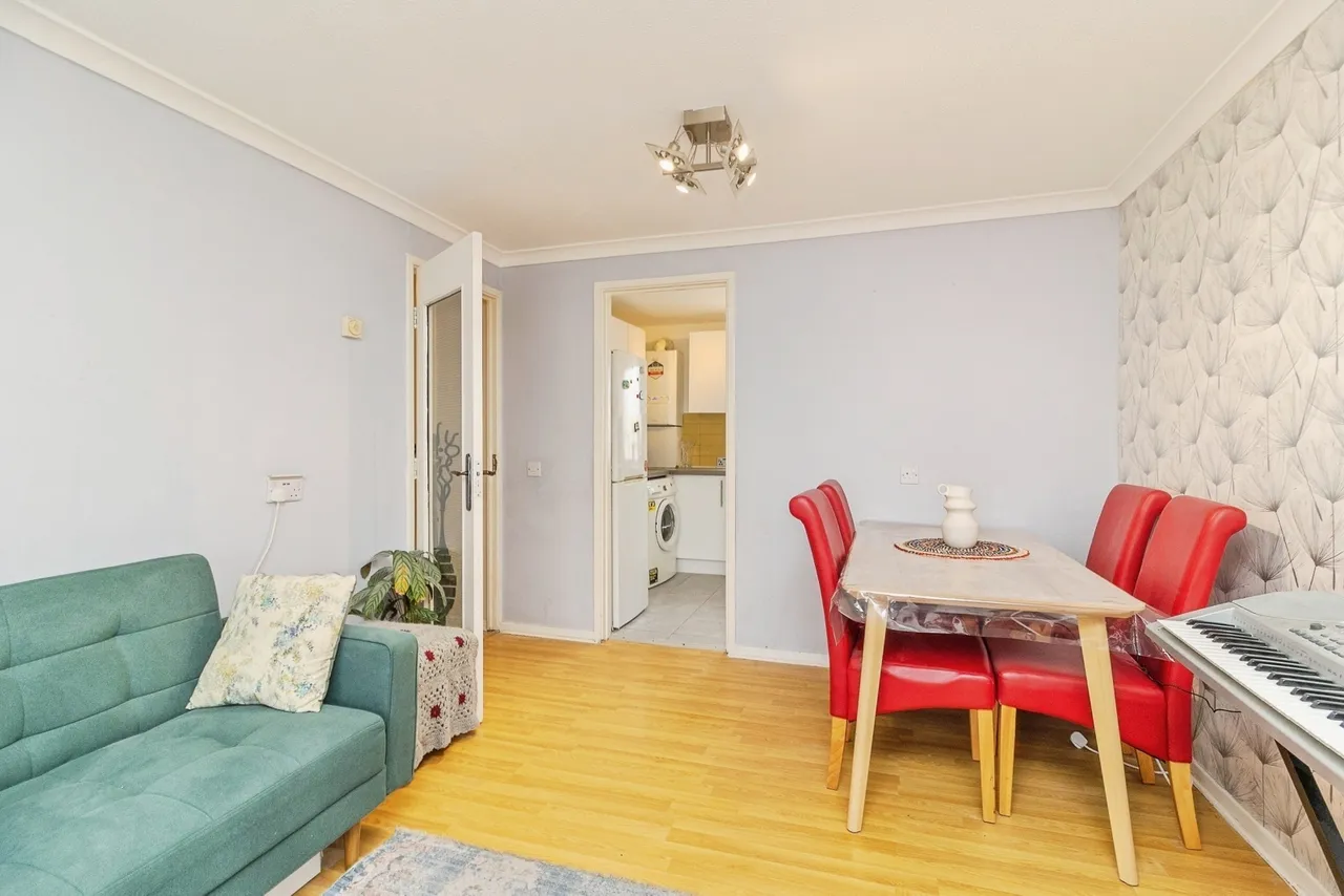 Larwood Place, Oldbrook, Milton Keynes, Buckinghamshire, MK6, photo 9