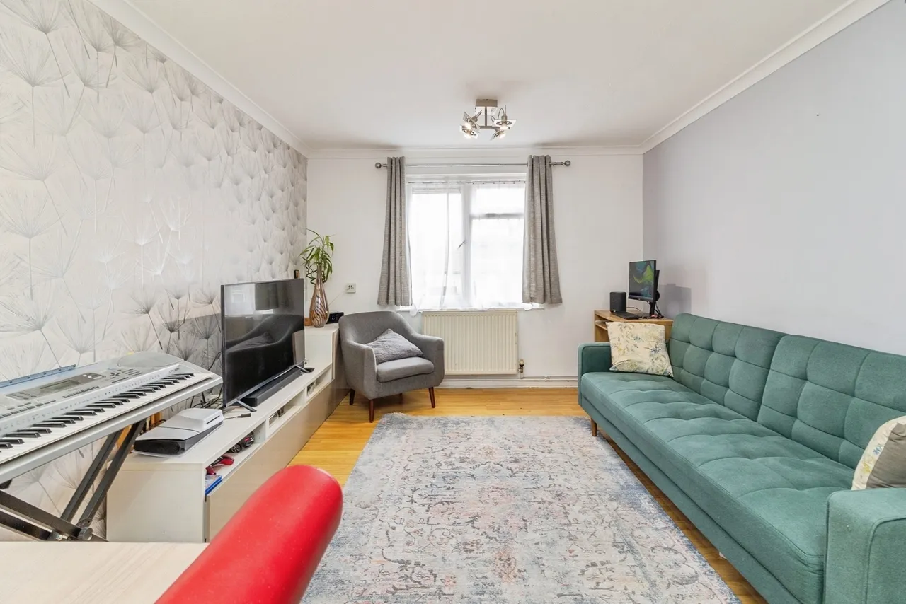 Larwood Place, Oldbrook, Milton Keynes, Buckinghamshire, MK6, photo 3