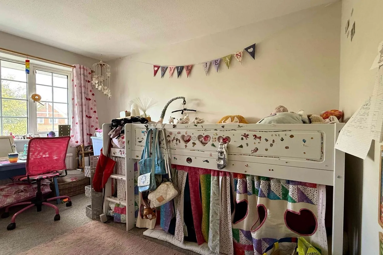 Trenchard Close, Hersham, KT12, photo 6