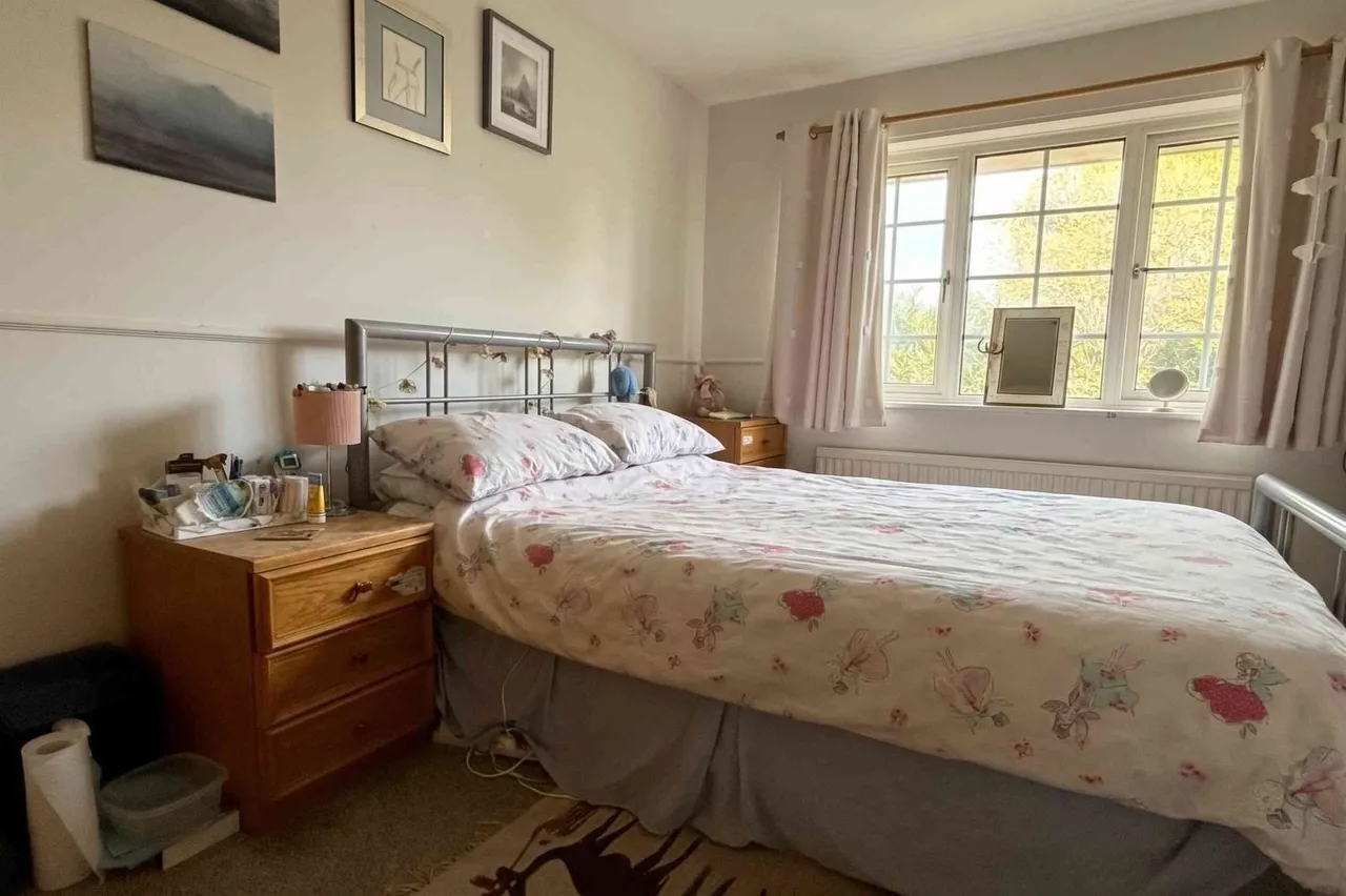 Trenchard Close, Hersham, KT12, photo 5