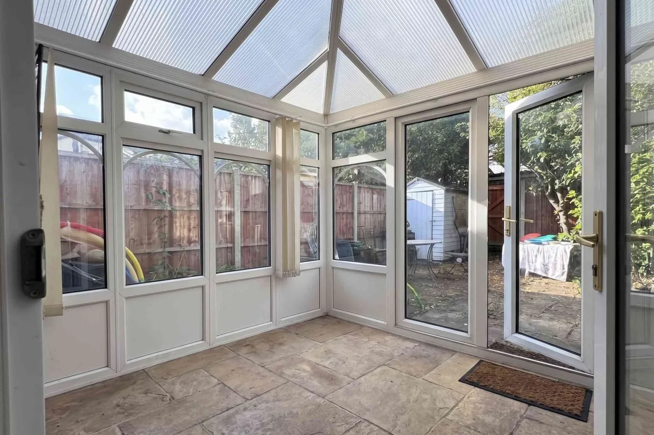 Trenchard Close, Hersham, KT12, photo 9
