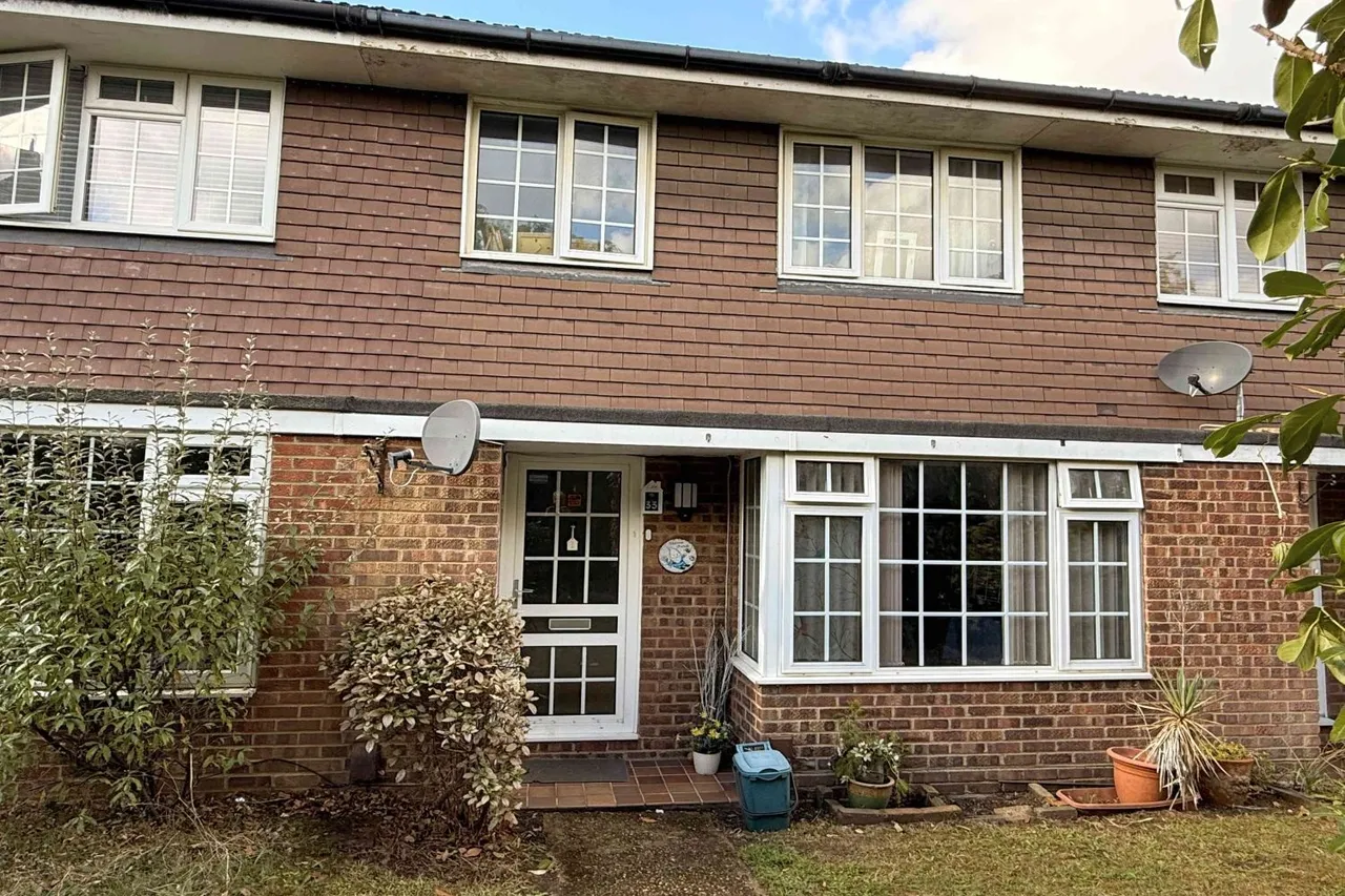 3 bed house to rent, Trenchard Close, Hersham, KT12