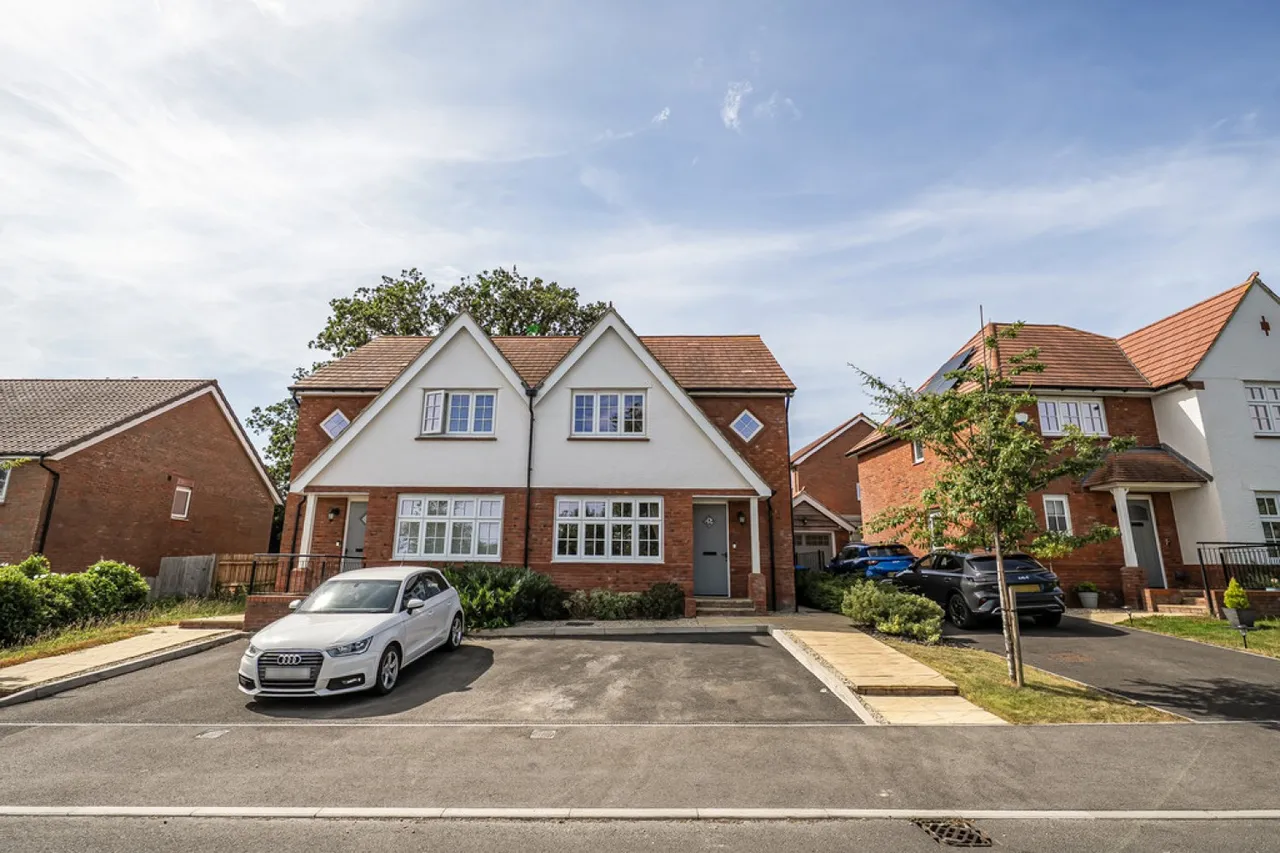 3 bed house for sale — Falcon Road, Warminster