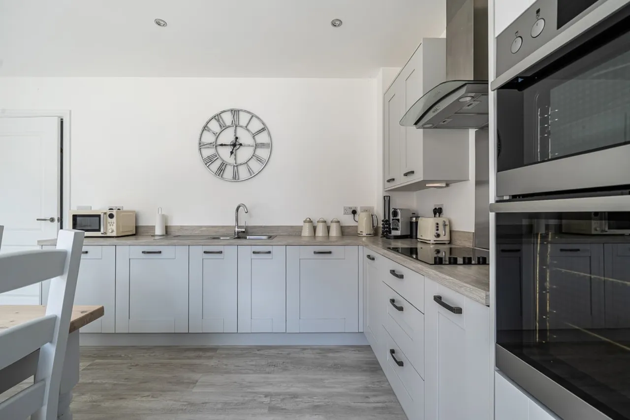 Falcon Road, Warminster, photo 6