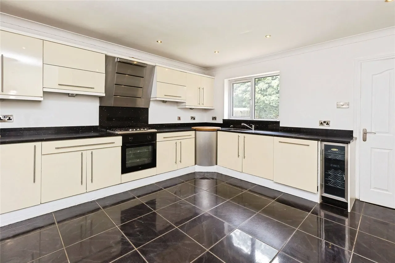 Whiteway Drive, Gresford, LL12, photo 2