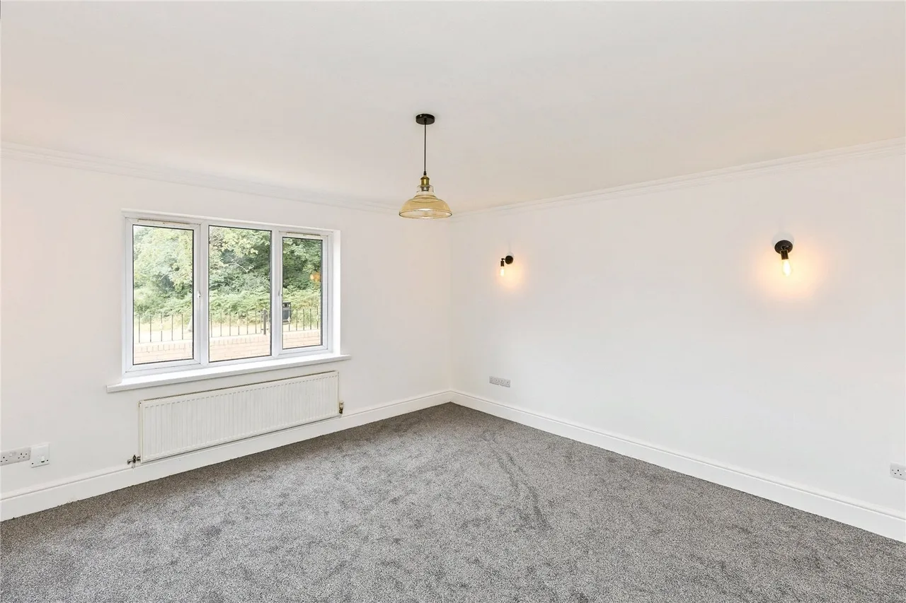 Whiteway Drive, Gresford, LL12, photo 3
