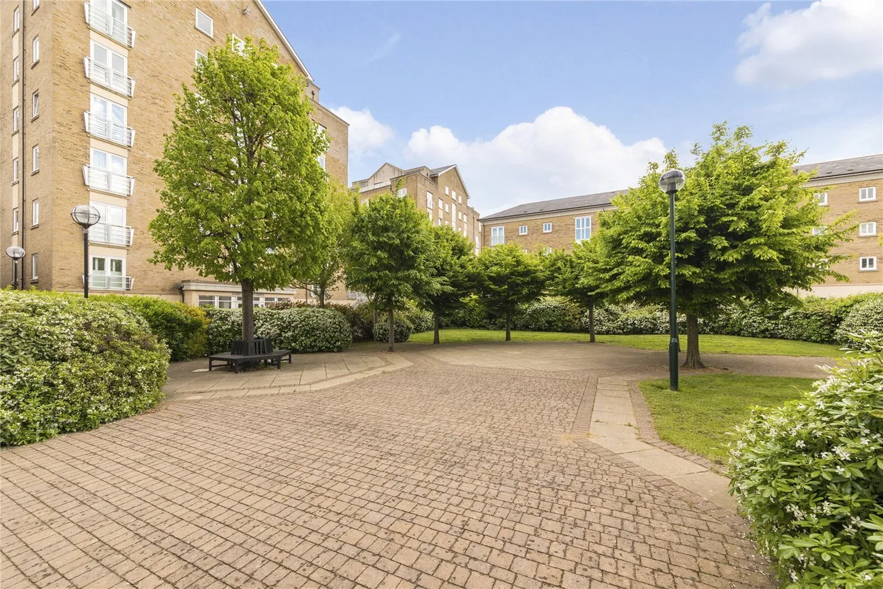 Schooner Close, London, E14, photo 9