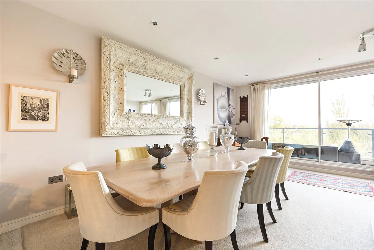 3 bed flat for sale, Melliss Avenue, Kew, TW9