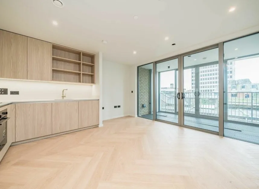 flat to rent — Beeline Way, Kingston Upon Thames, KT3