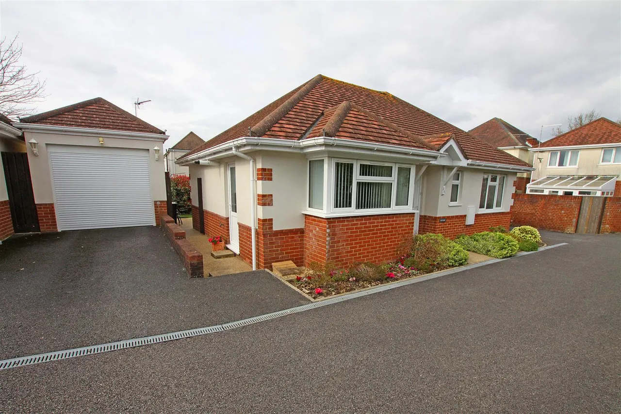 2 bed house for sale — Linden Road, Bournemouth
