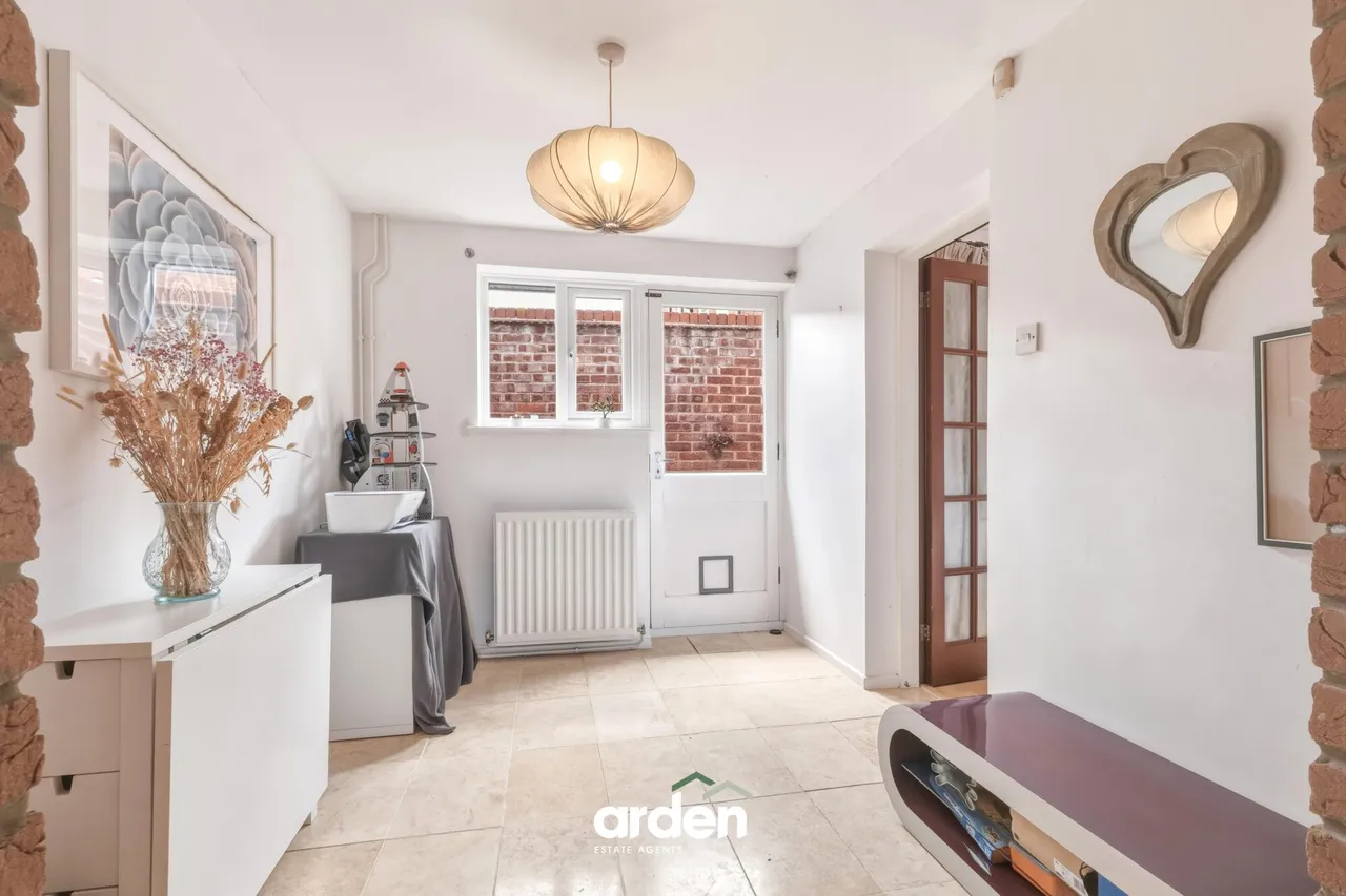 Manor Mews, Studley, B80, photo 8