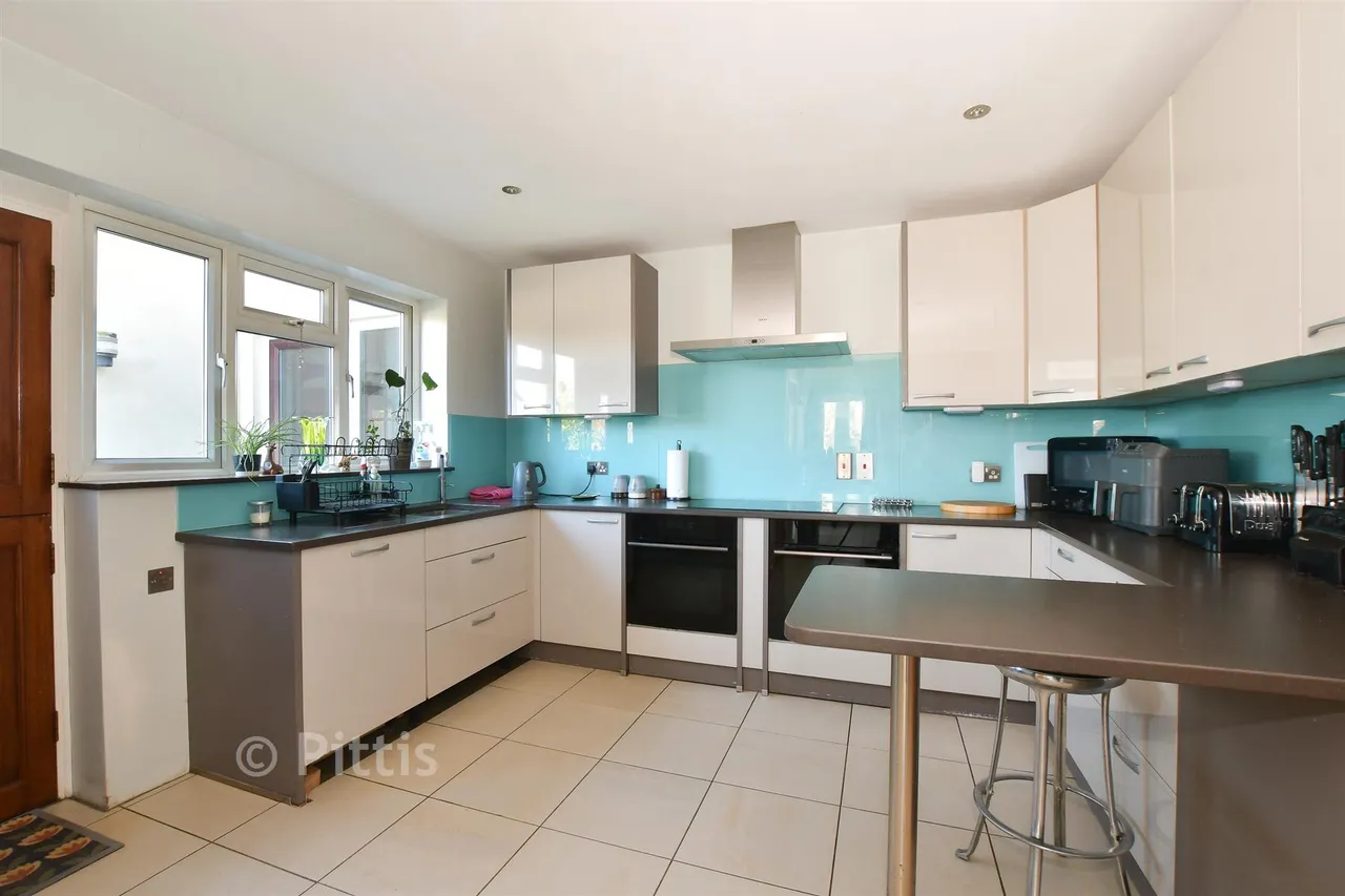 Elliston Road, Totland Bay, PO39, photo 11