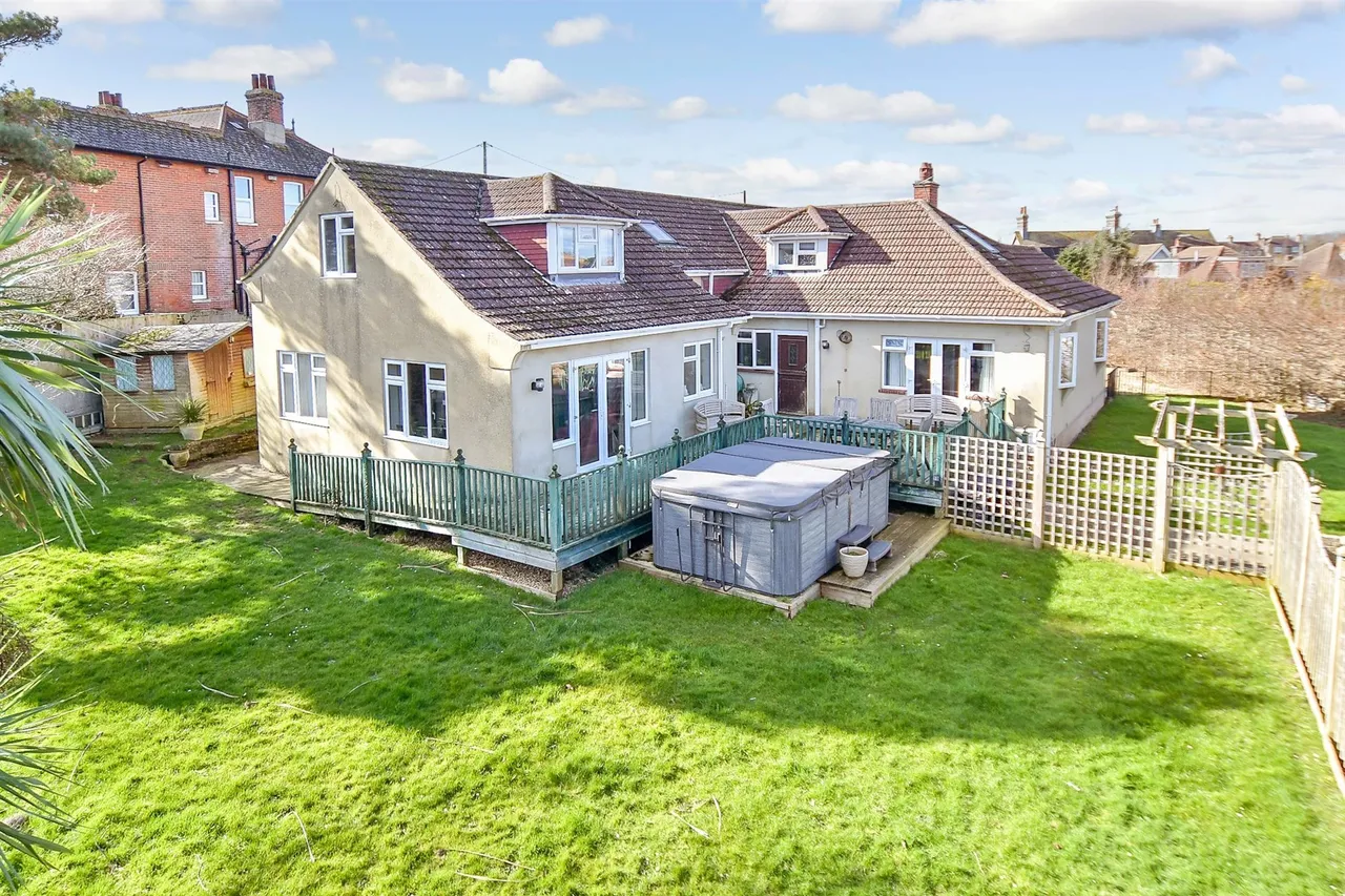 Elliston Road, Totland Bay, PO39, photo 17