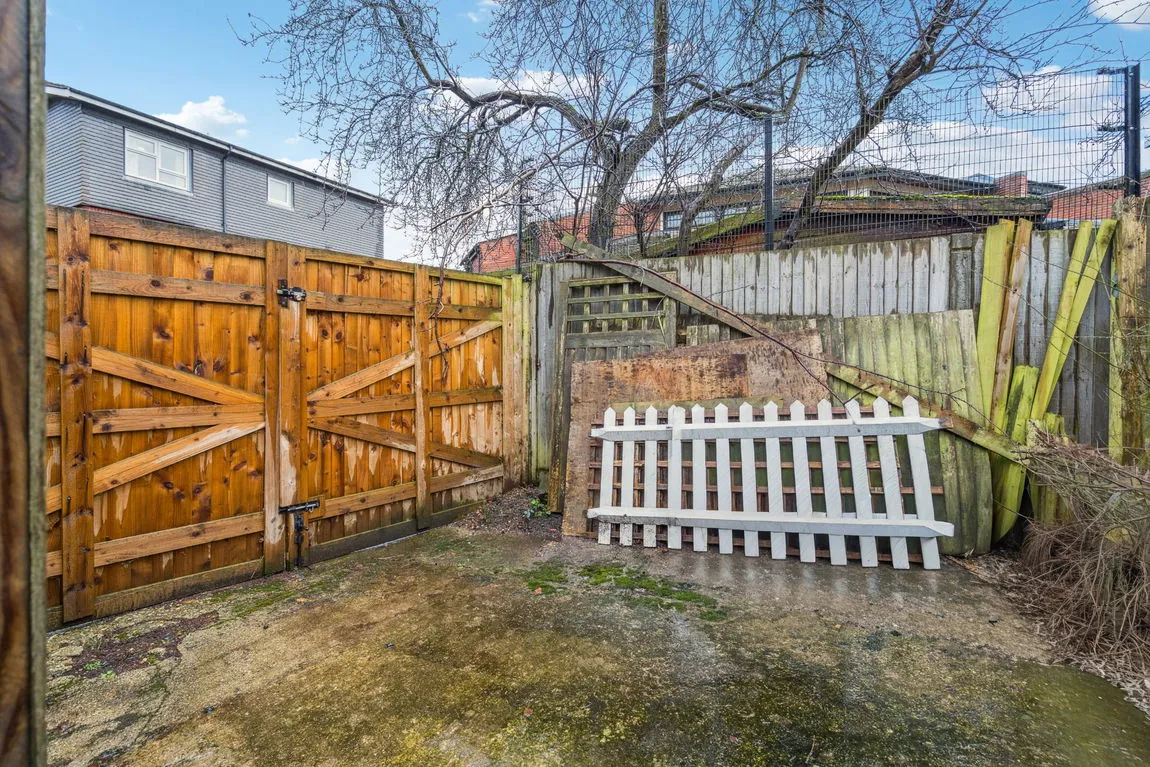 Marsh Road, Pinner, HA5, photo 17