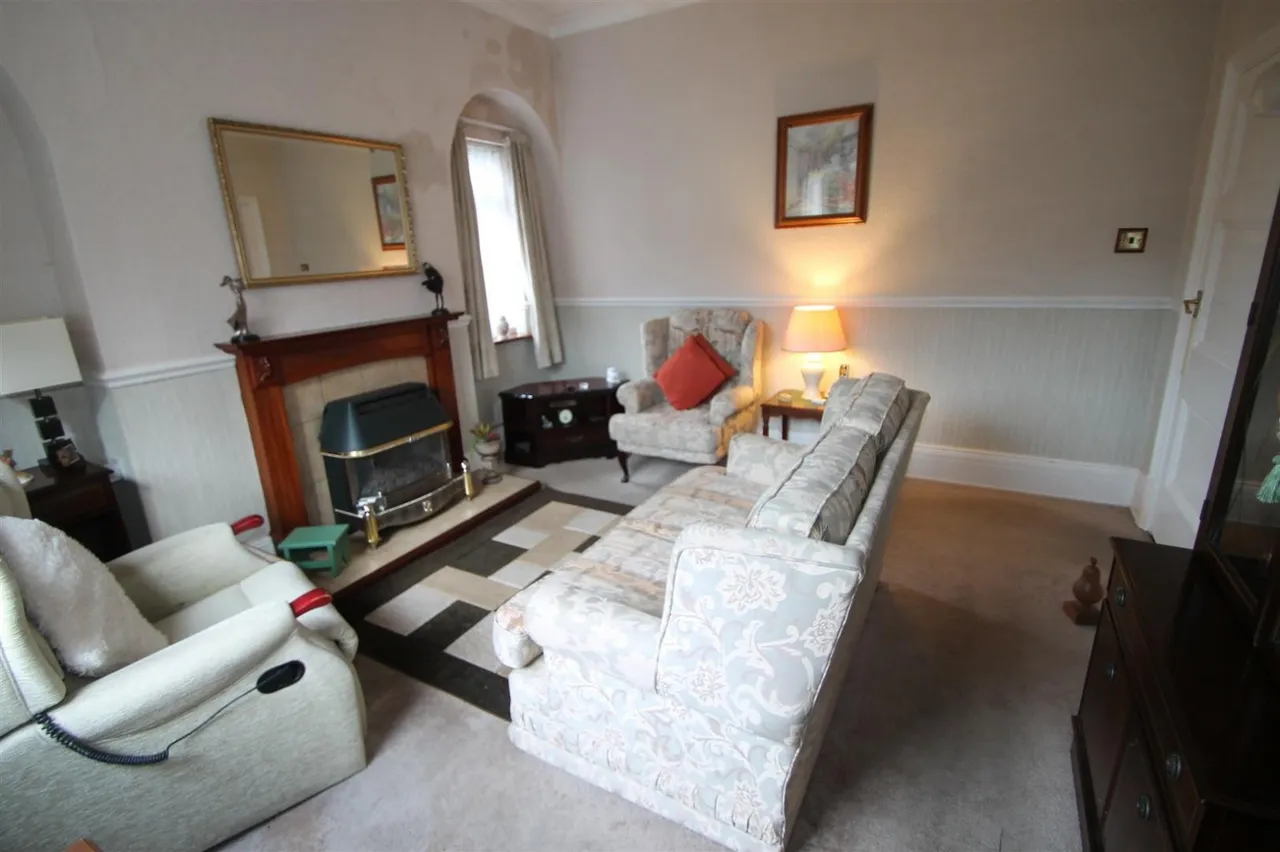 3 bed property for sale — Stourbridge Road, Halesowen