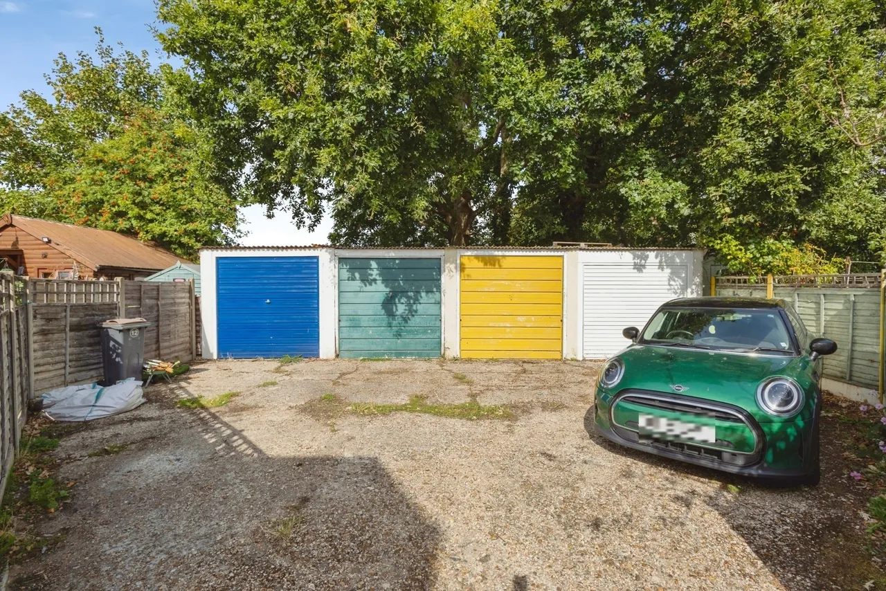 Cherrywood Gardens, Hayling Island, PO11, photo 11