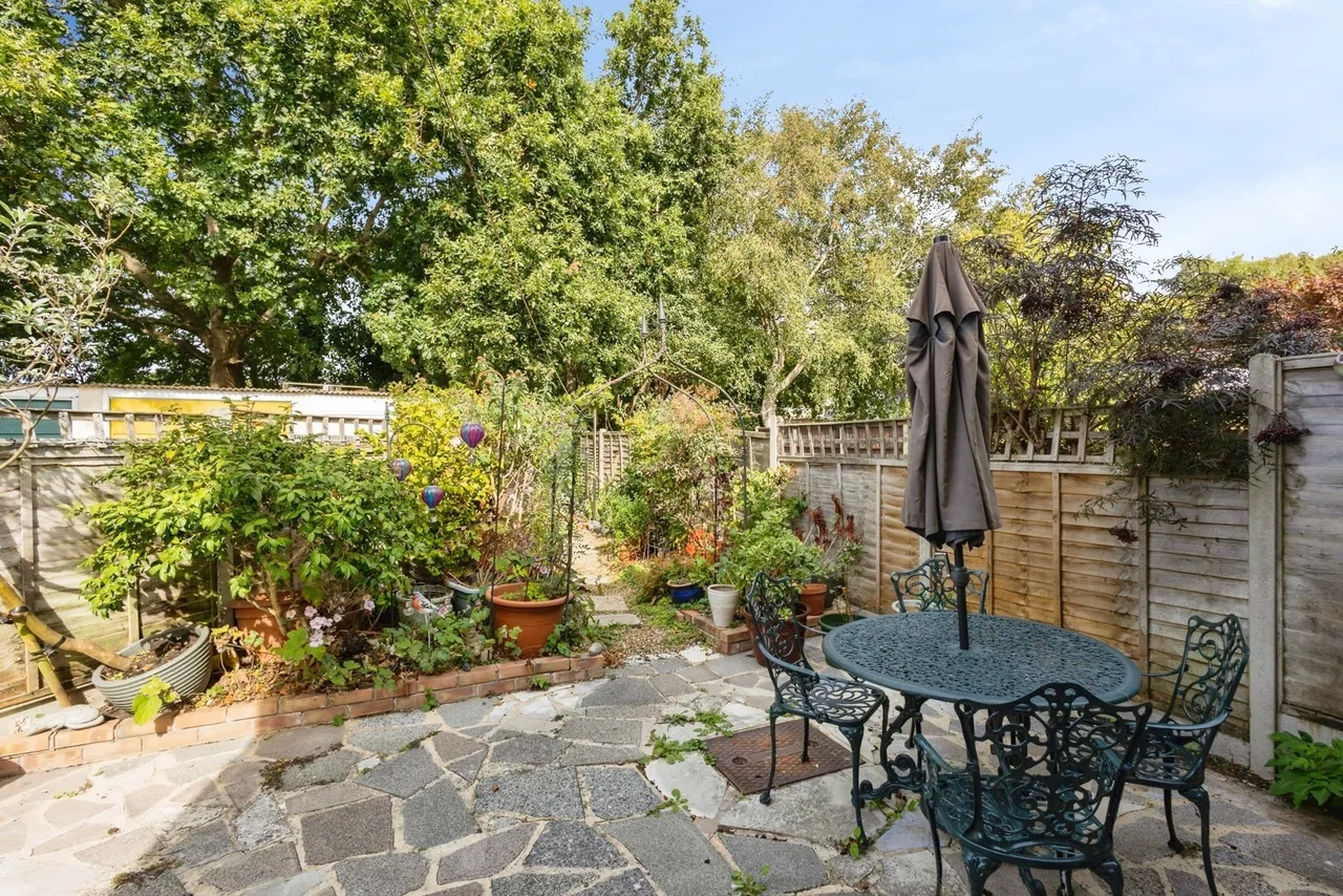Cherrywood Gardens, Hayling Island, PO11, photo 8