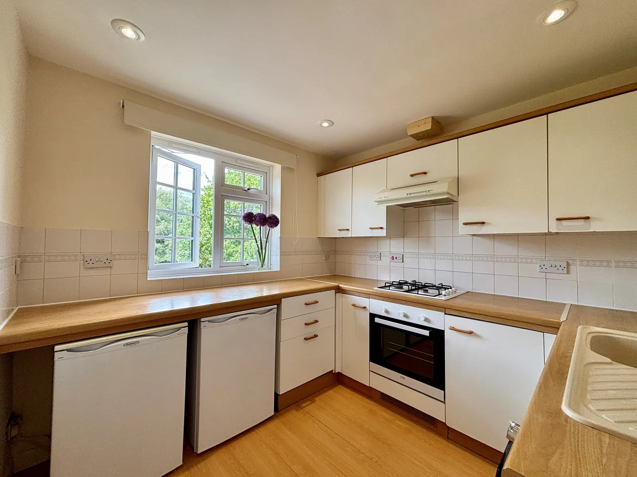 2 bed flat to rent — Hanson Close, BR3