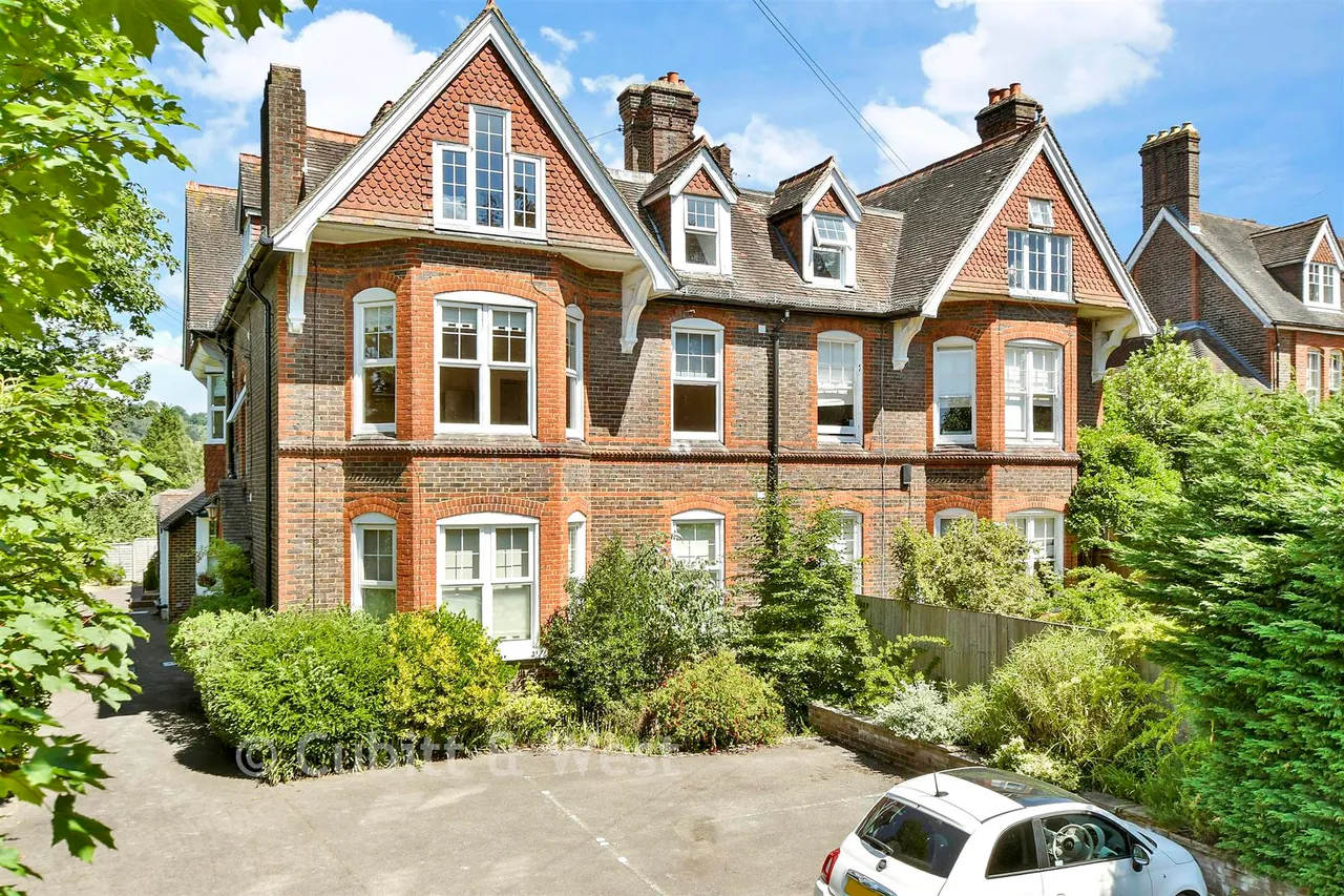 1 bed flat for sale, Doods Road, Reigate, RH2