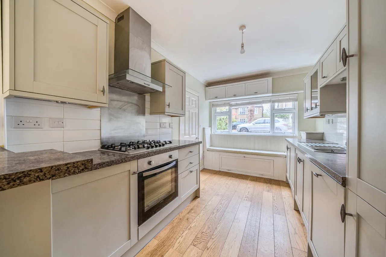 3 bed house for sale — Leyland Road, SE12